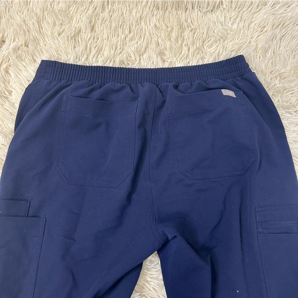 ◾️Figs Technical Collection Cargo Scrub Pants - Picture 7 of 7